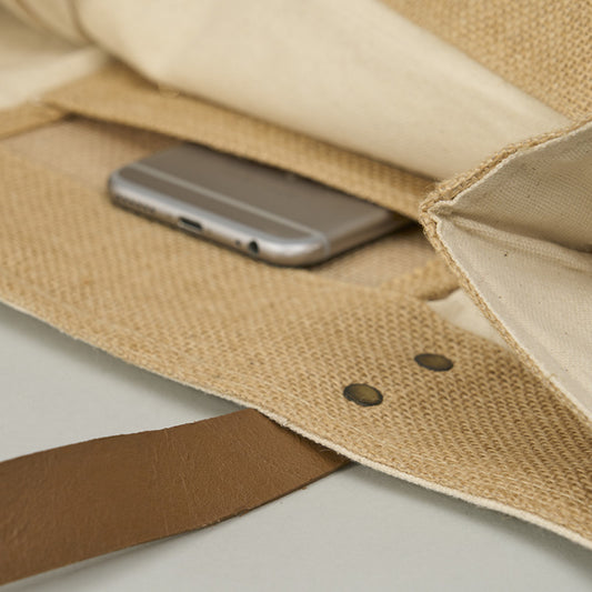 Bolsa premium Espeon de Bordageek, de uso personal, color natural, tamaño 42x40x20 cm, con detalles de madera de acacia.